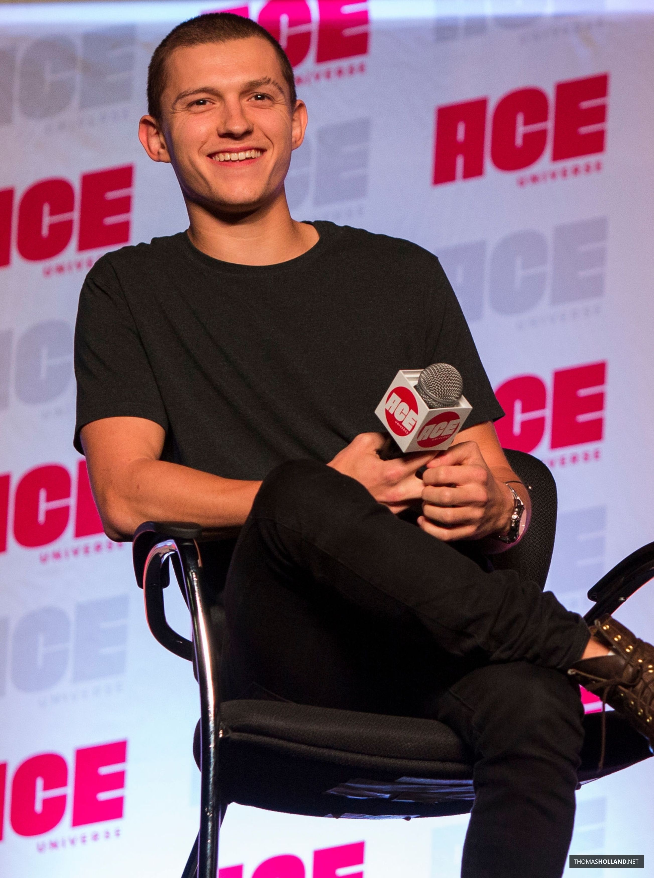 OCTOBER 12TH 2019 ACE Midwest Comic Con Day 2 049 Tom Holland